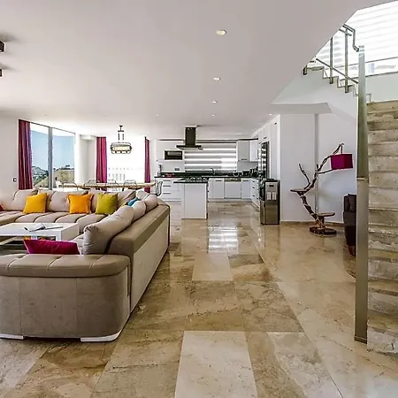 Sleeps 10 Pool Air Con Wifi Villa