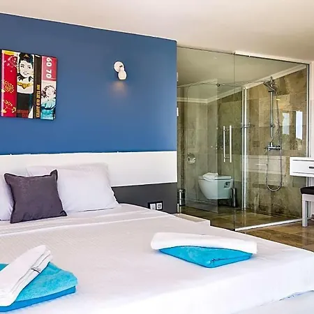 Sleeps 10 Pool Air Con Wifi Villa